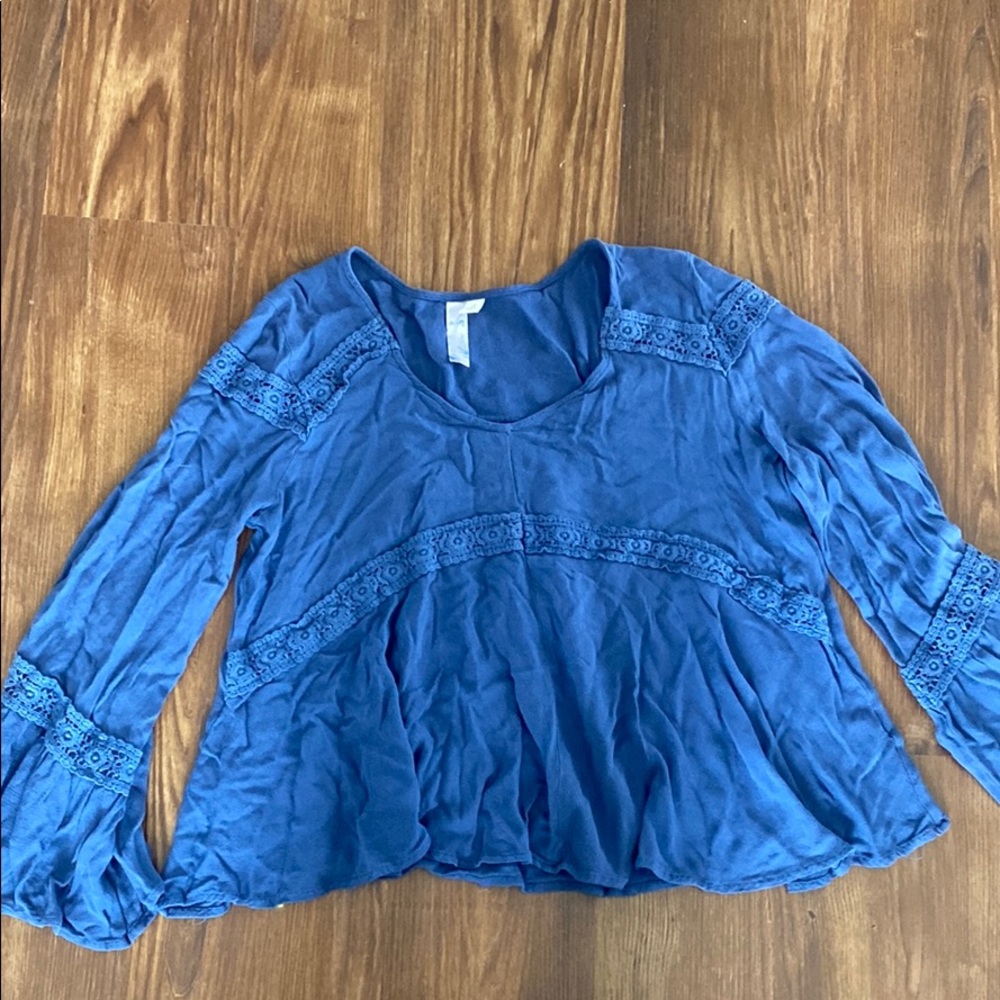 Flowy blue top